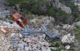 Antalya'daki teleferik kazasının ardından oluşan enkaz havadan görüntülendi