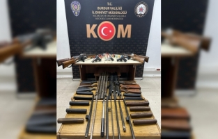 Burdur'da ruhsatsız silah bulunduran 3 şüpheli yakalandı