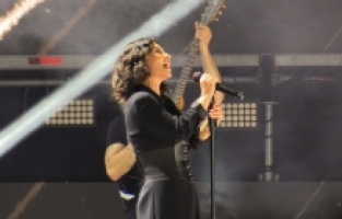 Fatma Turgut, Adana'daki Uluslararası Portakal Çiçeği Karnavalı'nda sahne aldı