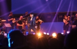 Gökhan Tepe, Adana'daki Uluslararası Portakal Çiçeği Karnavalı'nda sahne aldı