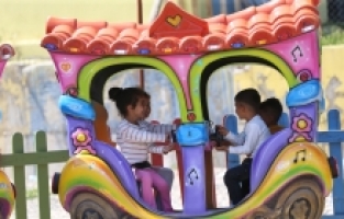 Hatay'da depremzede çocuklar, BtcTurk organizasyonunda lunaparkta eğlendi