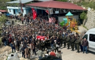 Hatay'da trafik kazasında ölen uzman çavuşun cenazesi defnedildi