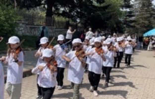 Hataylı depremzede öğrenciler, Bolu'da konser verdi