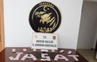 Mersin'de dolandırıcılık iddiasıyla yakalanan 2 zanlıdan biri tutuklandı