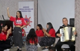 Mersin'de Dünya Romanlar Günü kutlandı