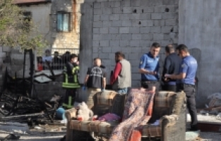 Mersin'de hurdalıkta çıkan yangında bir çocuk öldü
