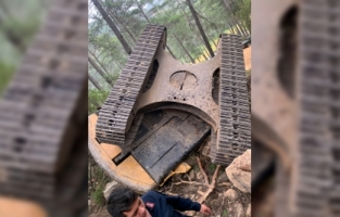 Mersin'de uçuruma devrilen iş makinesinin operatörü öldü