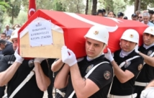 Şehit Başkomiser Kamuran Üçgül'ün cenazesi, Osmaniye'de toprağa verildi