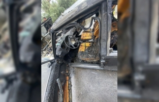 Serik'te park halindeki otomobil yandı