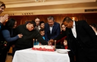 Vali Yılmaz ve eşi, en kıymetli arkadaşlarıyla iftarda bir araya geldi