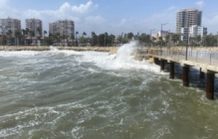 Adana ve Mersin'de kuvvetli rüzgar ve sağanak etkili oluyor