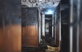 Adana'da apartman dairesinde çıkan yangın hasara yol açtı