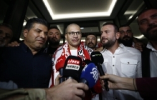 Antalyaspor'un yeni teknik direktörü Alex, Antalya'ya geldi