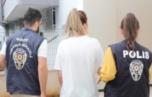 Mersin'de internette müstehcen yayın yaptıkları iddiasıyla 10 şüpheli yakalandı