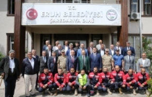 Siirt'te cennet hurması üretiminin yaygınlaştırılması için 8 bin 300 fidan dağıtıldı