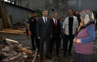 Vali Yılmaz, sağanak nedeniyle zarar gören mahalle ve köylerde inceleme yaptı