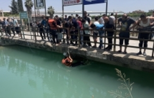 Adana'da sulama kanalına atlayan eşini kurtarmak isteyen kişi suda kayboldu