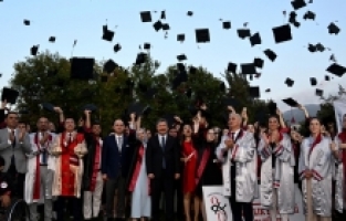 OKÜ'de mezuniyet coşkusu