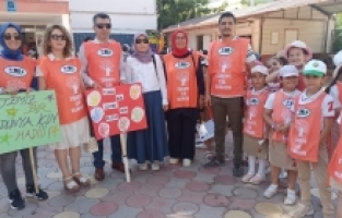 Osmaniye'de gönüllü öğrenciler çevre temizliği yaptı