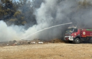 Antalya'da yerleşim yerleri yakınında yangın çıktı