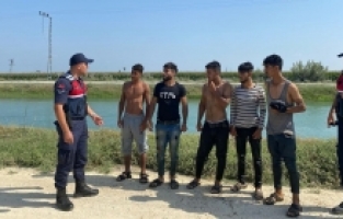 Mersin'de jandarma, boğulmaları önlemek için vatandaşları uyardı