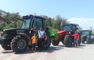 Mersin'de ORKÖY projesi kapsamında vatandaşlara traktör desteği verildi
