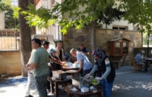 Saimbeyli'de vatandaşlara aşure ikram edildi