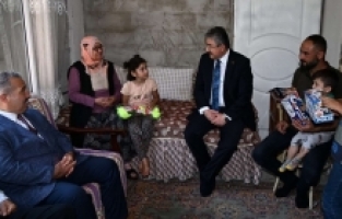 Vali Yılmaz, şehit eşinin ev isteğini yerine getirdi