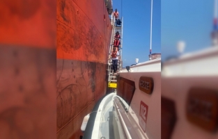 Antalya açıklarında denizde rahatsızlanan kişiye tıbbi tahliye