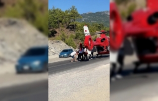 Antalya'da ambulans helikopter kanyonda düşerek yaralanan tatilci için havalandı