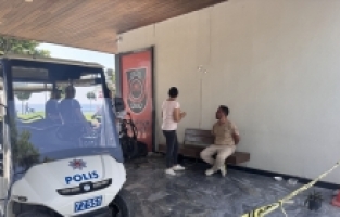 Antalya'da bir kişi tartıştığı 2 mesai arkadaşını bıçakla yaraladı