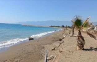 Antalya'da plajda oynarken kum tepeciğinin altında kalan 2 çocuktan 1'i öldü