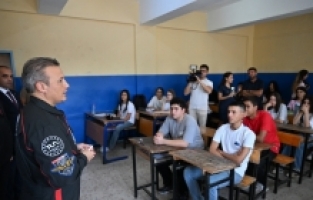 Astronot Gezeravcı Adana'da öğrencilerin geliştirdiği rokete “Zıpkın“ adını verdi