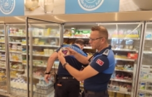 Mersin'de son kullanma tarihi geçmiş 65 gıda ürünü bulundu