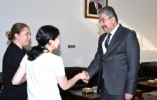 Vali Yılmaz, YKS'de 12 bininci olan görme engelli Azra Akbaba’yı kabul etti