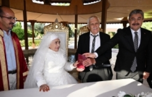 Gelin 79, damat 77 yaşında!