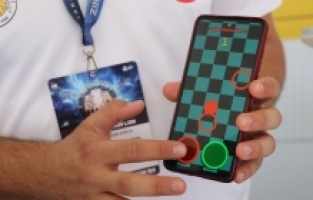 Görme kaybı olanlar oyun oynayarak göz egzersizlerini yapabiliyor