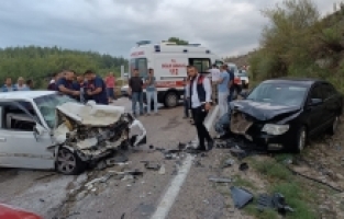 Kadirli'de iki otomobilin çarpıştığı kazada 1 kişi öldü, 1 kişi yaralandı