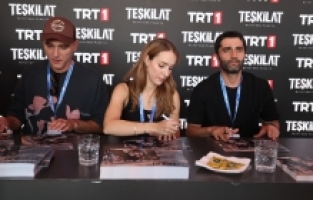 “Teşkilat“ dizisinin oyuncuları TEKNOFEST Adana'da ziyaretçilerle buluştu