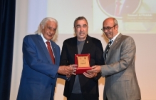 Samet Aybaba memleketi Osmaniye'de gençlerle buluştu