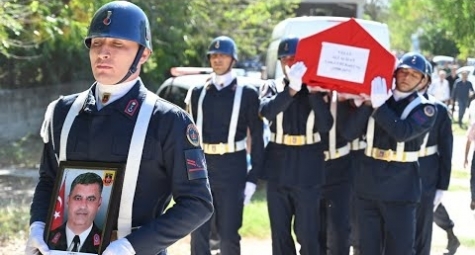Beyin kanaması sonucu vefat eden uzman çavuş defnedildi