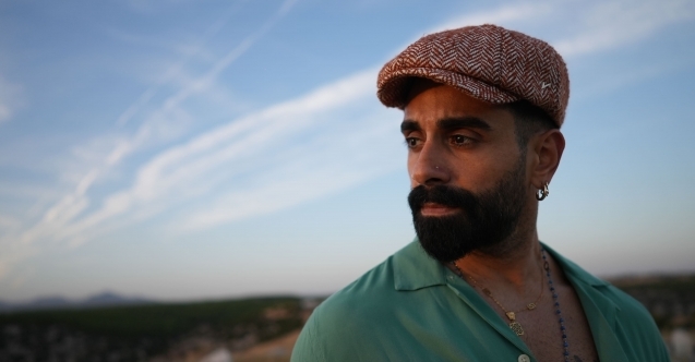 Gökhan Türkmen dinleyenin kalbine dokunuyor