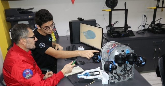 Adanalı öğrenciler otonom su altı aracı “ALESTA“ ile Singapur'da yarışacak