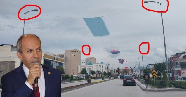 Siyasilerde tehlikeli afiş asma yarışı