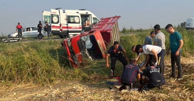 Kadirli'de devrilen kamyonetteki 2 kişi yaralandı