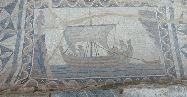 Olympos Antik Kenti, gün yüzüne çıkarılan tarihi kalıntılarıyla turistlerin ilgisini çekiyor