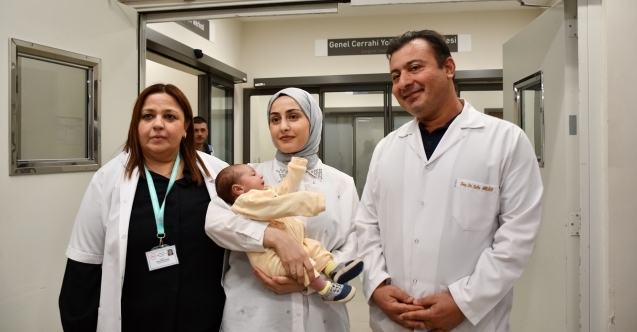 Adana'da tüp bebek tedavisiyle çocuk sahibi olan çift oğullarına doktorun adını verdi