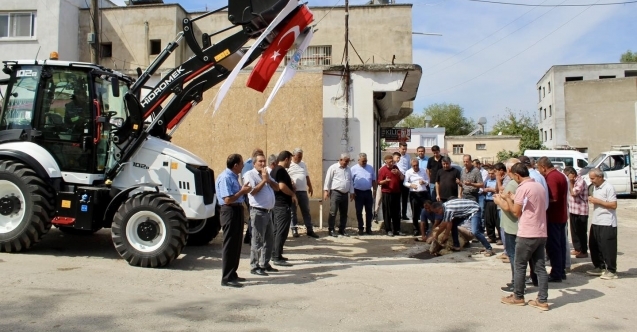 Ellek Belediyesi'ne kazandırılan kepçe için kurban kesildi