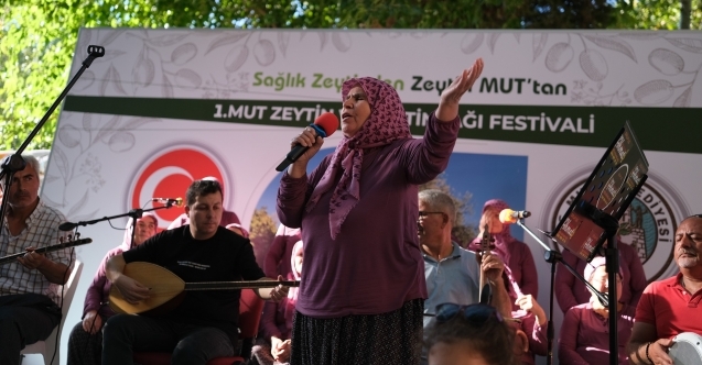 “Şalvarlı kadınlar korosu“ büyük ilgi gördü