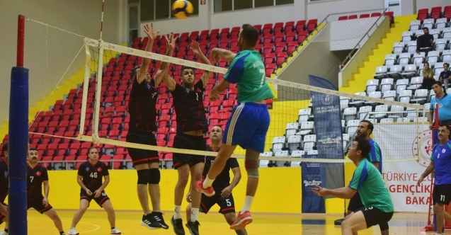 Osmaniye'de Kamu Spor Oyunları voleybol turnuvasıyla başladı